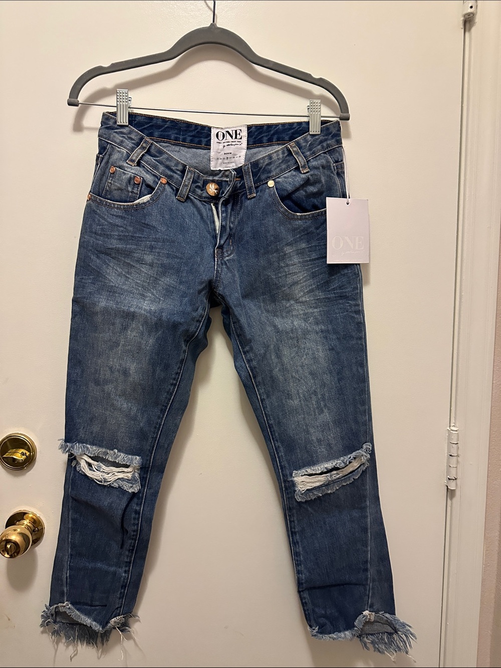 ONE Teaspoon Distressed Cropped Jeans